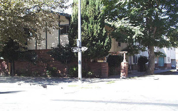 2116 10TH St in Sacramento, CA - Building Photo - Building Photo