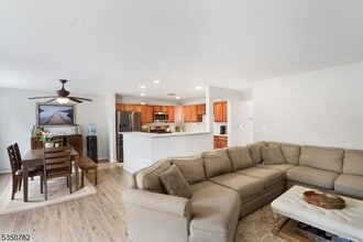 29 Winding Way in Hamburg, NJ - Foto de edificio - Building Photo