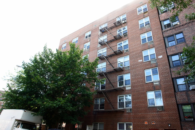 42-02 Kissena Blvd in Flushing, NY - Building Photo - Building Photo