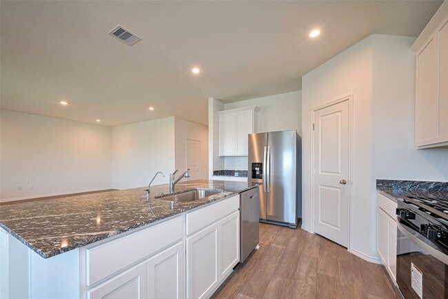 property at 5604 Poplar Rdg Ct