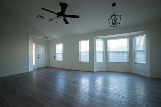 3931 W Whispering Wind Dr in Glendale, AZ - Foto de edificio - Building Photo