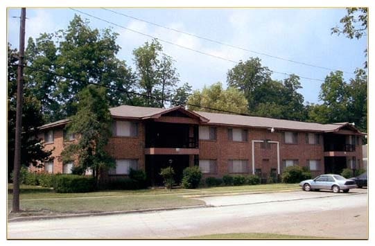 Main Street Gardens in Greenville, MS - Building Photo