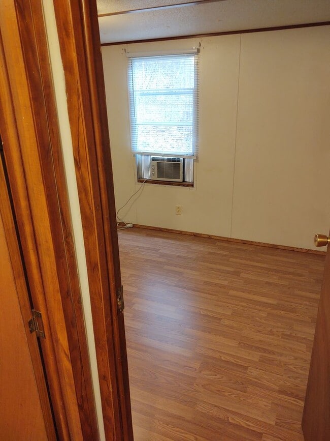 129 Tika Dr in Whittier, NC - Building Photo - Building Photo