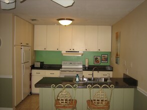 134 W Satsuma Ave in Foley, AL - Foto de edificio - Building Photo