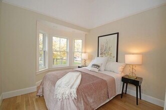 136 Banks St in Cambridge, MA - Building Photo - Building Photo