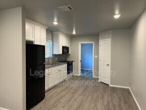 112 W Wilson St in Cleburne, TX - Building Photo - Building Photo