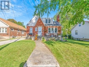 11 College St in Chatham, ON - Building Photo - Building Photo