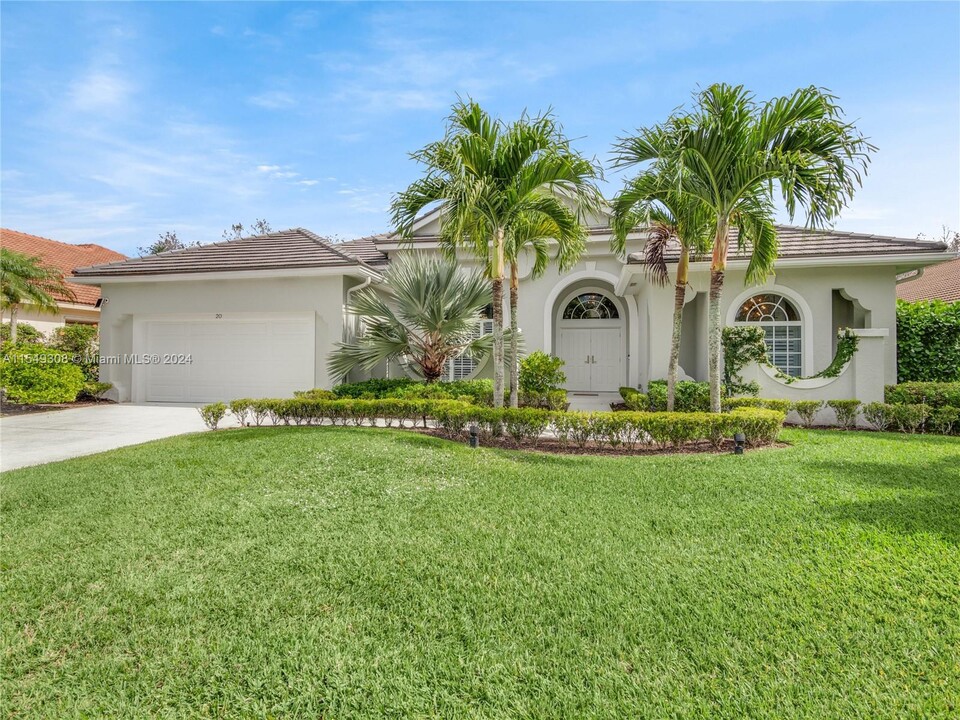 20 Windward Isle in Palm Beach Gardens, FL - Building Photo