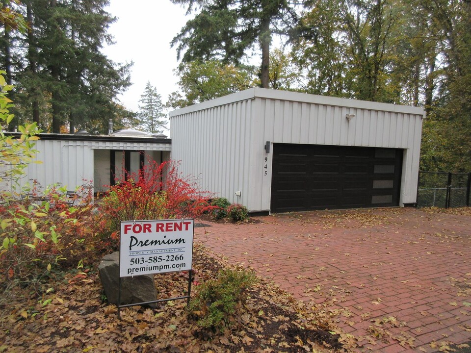 945 Crestview Ct S in Salem, OR - Building Photo