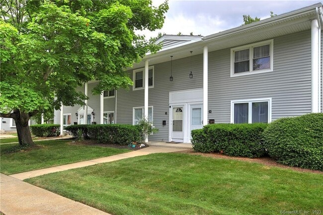 33 Carriage Path N in Milford, CT - Building Photo - Building Photo