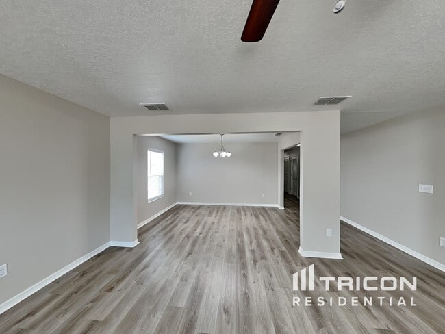 9467 Northvale St in Spring Hill, FL - Building Photo - Building Photo