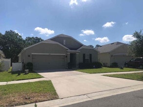 6867 Wagon Trail St in Zephyrhills, FL - Building Photo - Building Photo