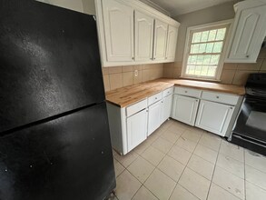 5325 Queen Mary Ln in Jackson, MS - Building Photo - Building Photo