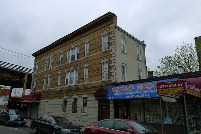 114-02 Jamaica Ave in Jamaica, NY - Foto de edificio - Building Photo