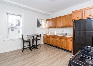 32 Warwick Rd in Newton, MA - Building Photo - Building Photo