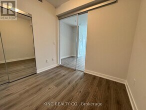 430 Square One Dr in Mississauga, ON - Building Photo - Building Photo