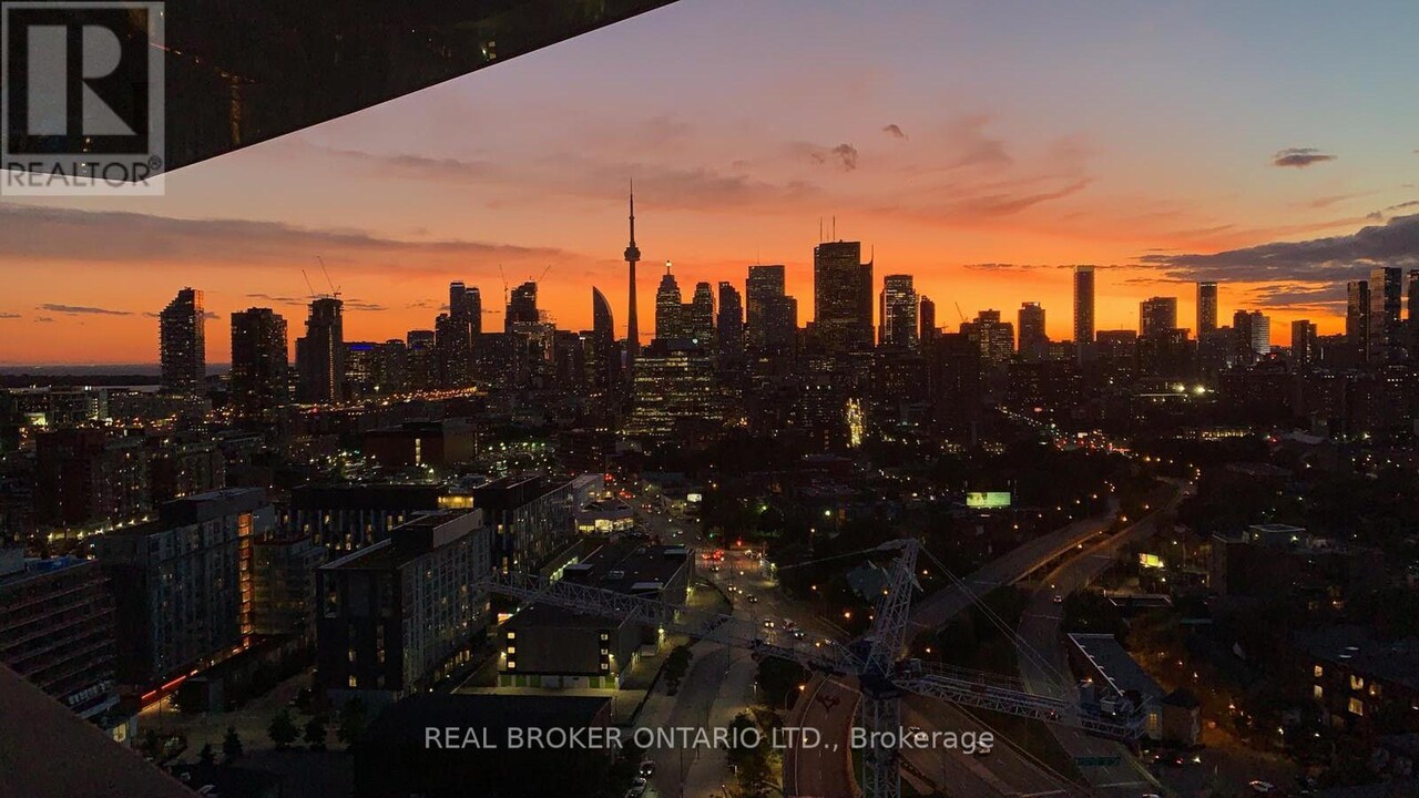 170-2170 Bayview Ave in Toronto, ON - Building Photo