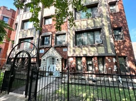 6913 N Ashland Blvd, Unit 307 in Chicago, IL - Building Photo