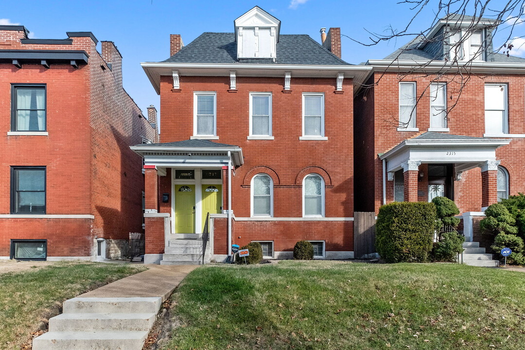 2317 Russell Boulevard, Unit First Floor Unit in St. Louis, MO - Building Photo