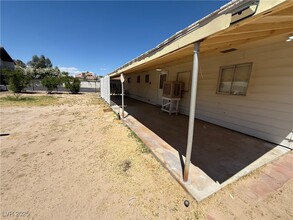 5643 S Pecos Rd in Las Vegas, NV - Building Photo - Building Photo