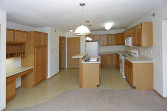 Huntington Pointe Apartments in Moorhead, MN - Building Photo - Interior Photo