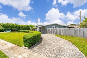 9091 SW 49th St in Cooper City, FL - Building Photo - Building Photo