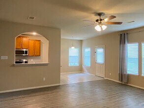 7406 Valentine Ln in Pearland, TX - Building Photo - Building Photo