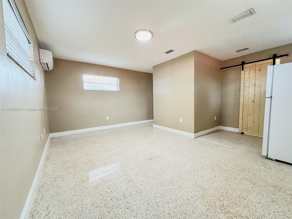 2815 NW 88th St, Unit 3 in Miami, FL - Building Photo