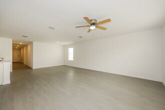 2201 La Vis Ln, Unit 113 in Fort Worth, TX - Foto de edificio - Building Photo