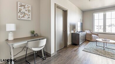 1850 NW Front Ave, Unit 517 in Portland, OR - Building Photo - Building Photo