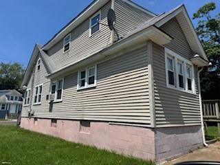 8 Ross Ave in Bay Shore, NY - Building Photo