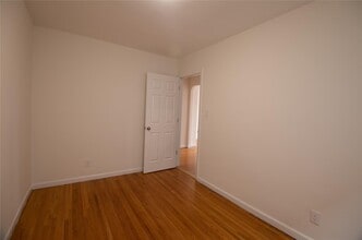 22-14 49th St in Queens, NY - Building Photo - Building Photo
