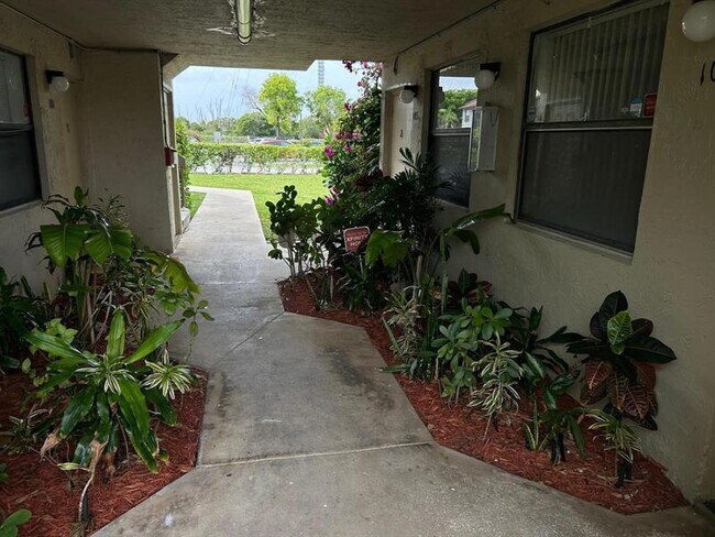485 NW 210th St in Miami Gardens, FL - Building Photo - Building Photo