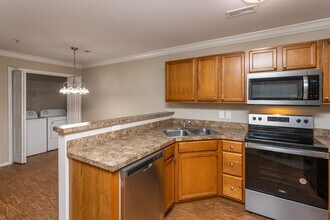 Newburgh Court Apartments in Newburgh, IN - Foto de edificio - Interior Photo