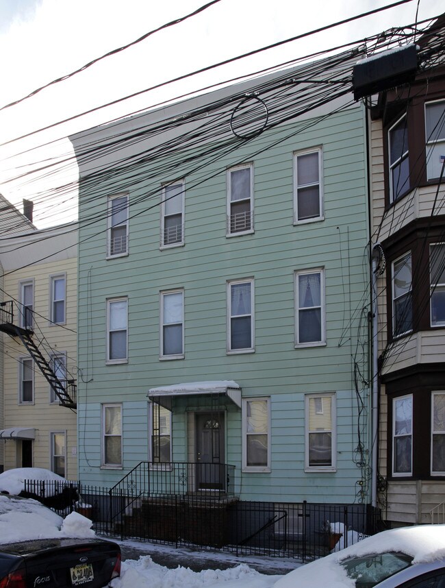 37 Thorne St in Jersey City, NJ - Foto de edificio - Building Photo