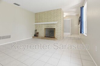 5645 N Tuttle Ave in Sarasota, FL - Building Photo - Building Photo