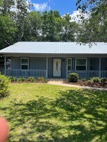 414 20th St in Niceville, FL - Building Photo