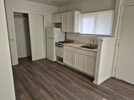 Arrowhead in Clearlake, CA - Building Photo