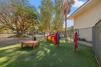 Camarillo Oaks in Camarillo, CA - Foto de edificio - Building Photo