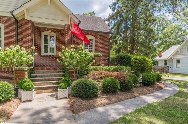 1878 Cambridge Ave in College Park, GA - Foto de edificio - Building Photo