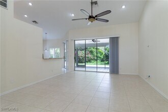 687 Melville Ct, Unit 11 in Naples, FL - Building Photo - Building Photo