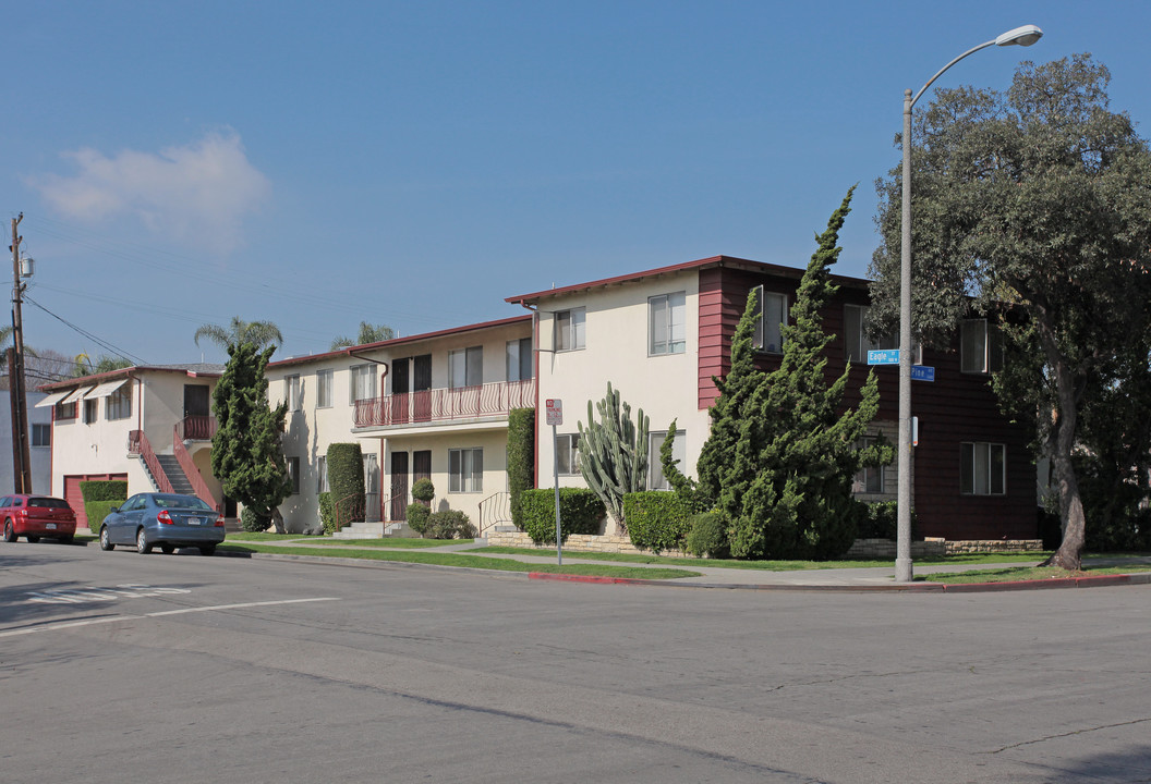 2351 Pine Ave in Long Beach, CA - Building Photo