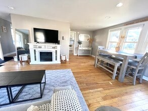 20 Emanual Dr in Brunswick, ME - Building Photo - Building Photo