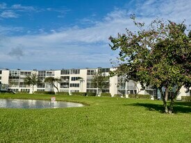 4053 Hythe A in Boca Raton, FL - Building Photo