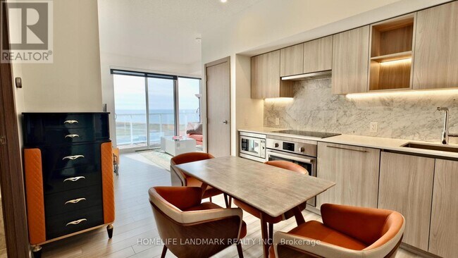 17 Bathurst St in Toronto, ON - Building Photo - Building Photo