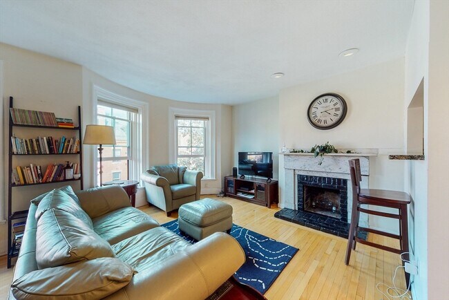 120 W Concord St, Unit 2 in Boston, MA - Building Photo - Building Photo