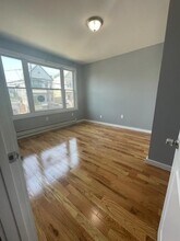 12 Cator Ave-Unit -1F in Jersey City, NJ - Foto de edificio - Building Photo