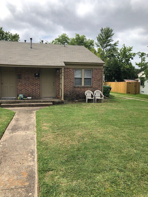 706 Roberts St in Denton, TX - Building Photo