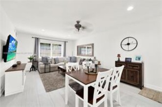 2424 SE 17th St, Unit 105B in Fort Lauderdale, FL - Building Photo - Building Photo