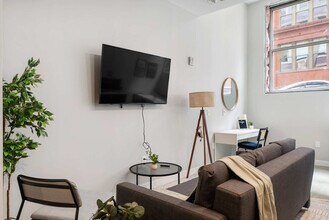 205 W 4th St in Cincinnati, OH - Foto de edificio - Building Photo